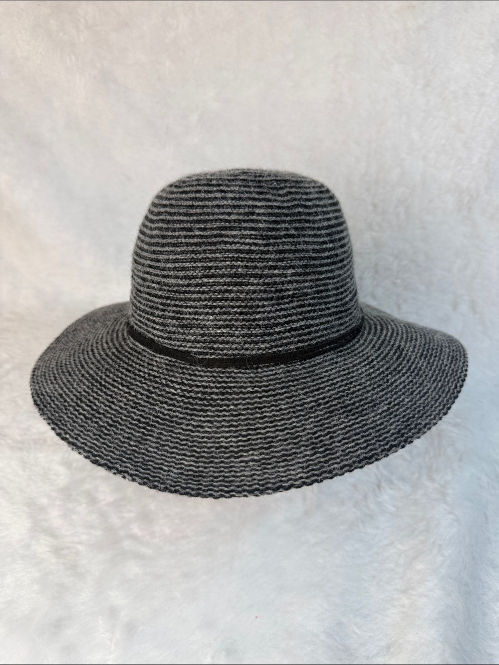 Gray hat  - Picture 8 of 12